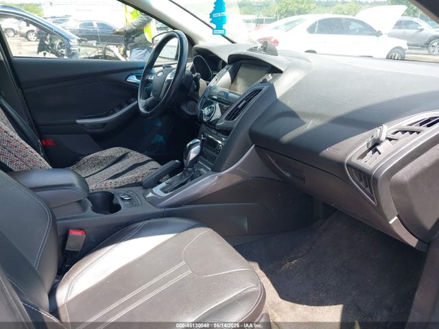 45130048 :رقم المزاد ، 1FADP3N25EL427176 vin ، 2014 Ford Focus Titanium مزاد بيع