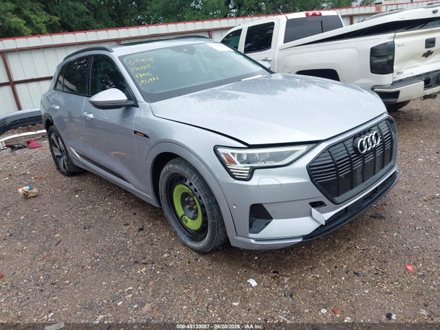 45130087 :رقم المزاد ، WA1AAAGEXMB025162 vin ، 2021 Audi E-tron Premium Quattro مزاد بيع