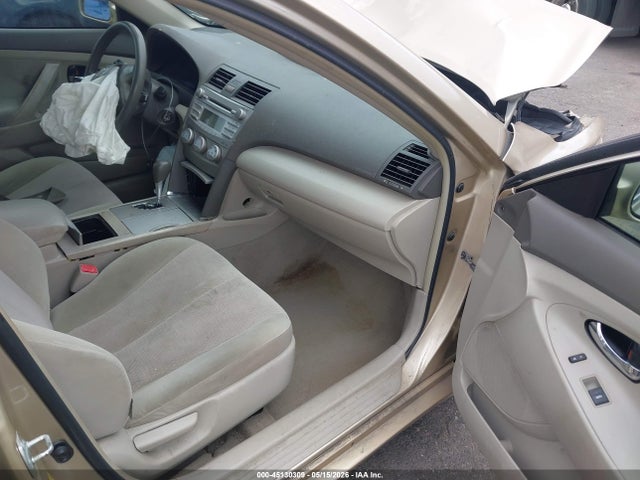 45130309 :رقم المزاد ، 4T1BF3EK7BU608205 vin ، 2011 Toyota Camry Le مزاد بيع