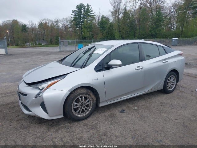 Toyota Prius Two 2018 JTDKBRFUXJ3059462 Image 2