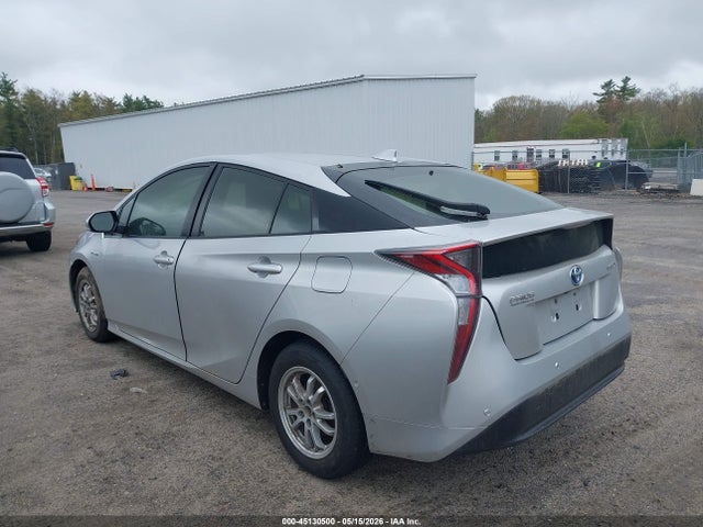 Toyota Prius Two 2018 JTDKBRFUXJ3059462 Image 3
