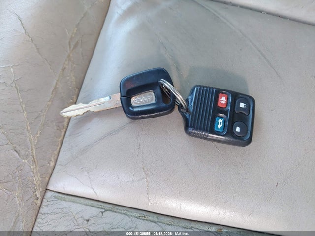 Aukcja sprzedaży 2000 Lincoln Town Car Cartier, vin: 1LNHM83W6YY916342, numer aukcji: 45130855