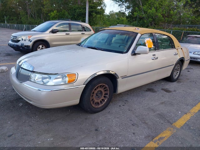 Aukcja sprzedaży 2000 Lincoln Town Car Cartier, vin: 1LNHM83W6YY916342, numer aukcji: 45130855