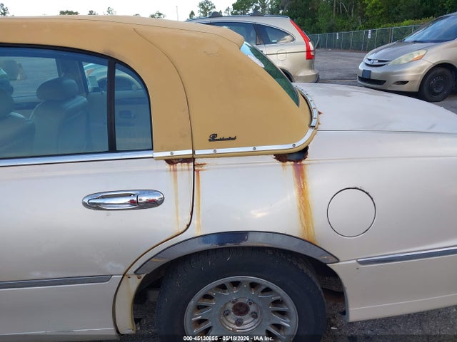 Aukcja sprzedaży 2000 Lincoln Town Car Cartier, vin: 1LNHM83W6YY916342, numer aukcji: 45130855