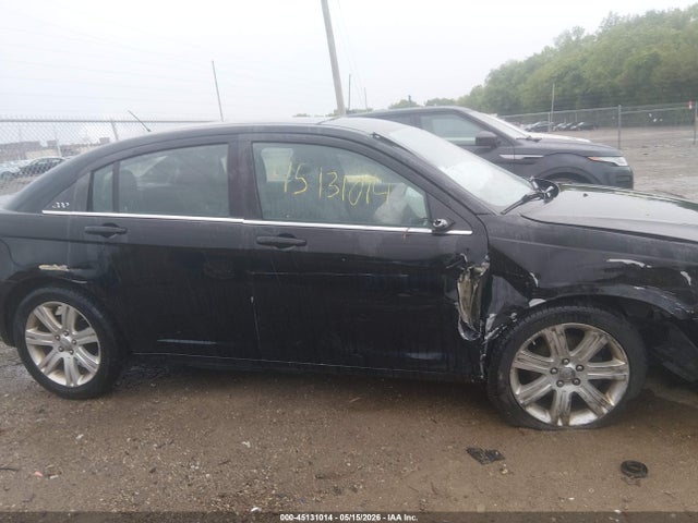 45131014 :رقم المزاد ، 1C3CCBBB0DN570558 vin ، 2013 Chrysler 200 Touring مزاد بيع