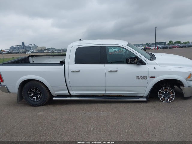 1C6RR7VT7JS218135 RAM 1500 Laramie 4x4 6&#039;4 Box