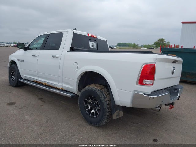 1C6RR7VT7JS218135 RAM 1500 Laramie 4x4 6&#039;4 Box