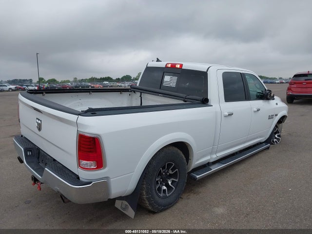 1C6RR7VT7JS218135 RAM 1500 Laramie 4x4 6&#039;4 Box