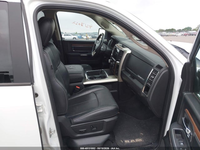 1C6RR7VT7JS218135 RAM 1500 Laramie 4x4 6&#039;4 Box