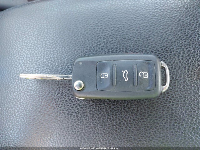 45131053 :رقم المزاد ، WVWBW7AH8CV020590 vin ، 2012 Volkswagen Eos Komfort مزاد بيع