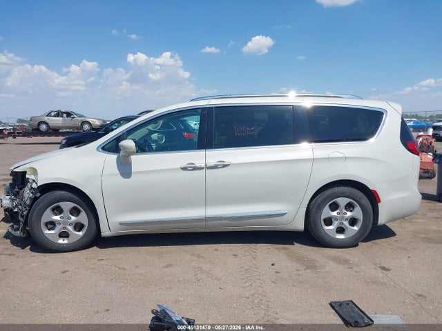 Продажа на аукционе авто 2017 Chrysler Pacifica Touring-l Plus, vin: 2C4RC1EG2HR577169, номер лота: 45131479