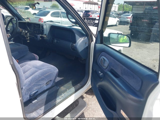 Aukcja sprzedaży 1998 Chevrolet C1500 Fleetside, vin: 2GCEC19R8W1153565, numer aukcji: 45131670