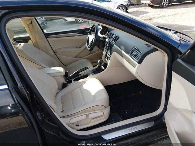 1VWGT7A39HC030385 Volkswagen Passat 1.8t Se