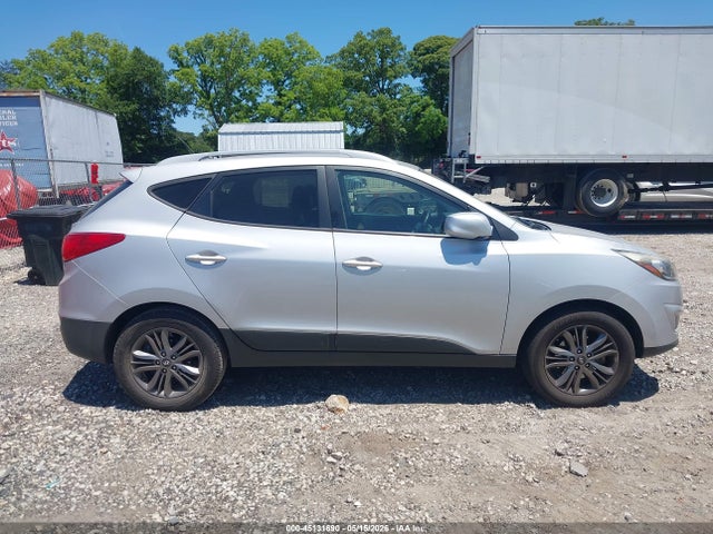 KM8JU3AG6FU049965 Hyundai TUCSON SE