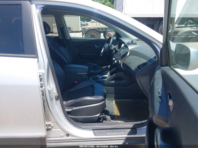 KM8JU3AG6FU049965 Hyundai TUCSON SE