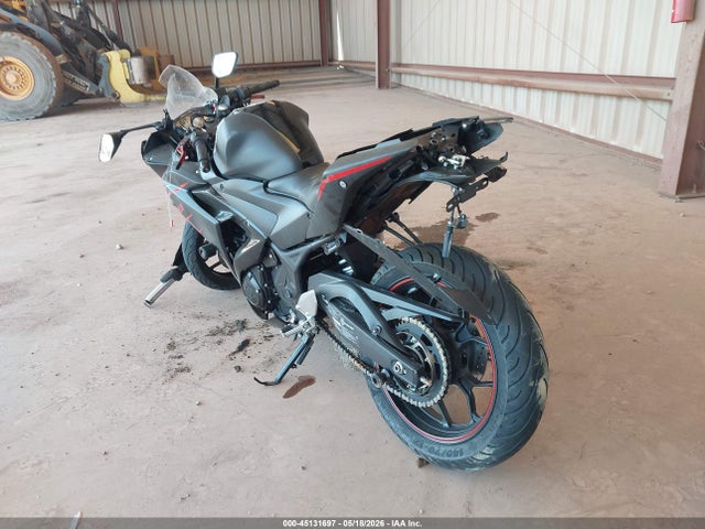 45131697 :رقم المزاد ، MH3RH06Y7HK017005 vin ، 2017 Yamaha Yzfr3 مزاد بيع