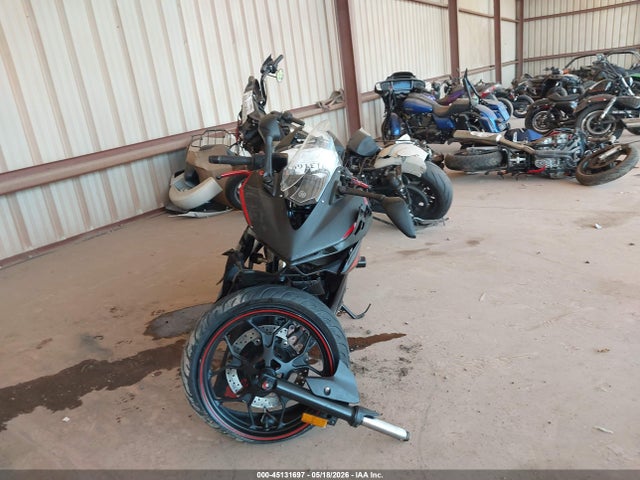 45131697 :رقم المزاد ، MH3RH06Y7HK017005 vin ، 2017 Yamaha Yzfr3 مزاد بيع