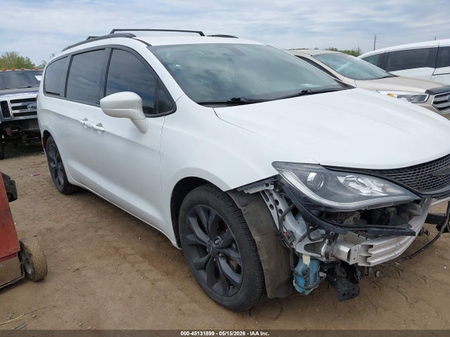 Продаж на аукціоні авто 2019 Chrysler Pacifica Touring L, vin: 2C4RC1BG5KR668240, номер лоту: 45131899