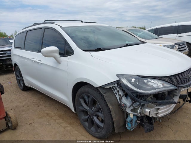 Продажа на аукционе авто 2019 Chrysler Pacifica Touring L, vin: 2C4RC1BG5KR668240, номер лота: 45131899