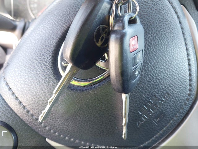 JTMZFREV9GJ074133 Toyota RAV4 LE