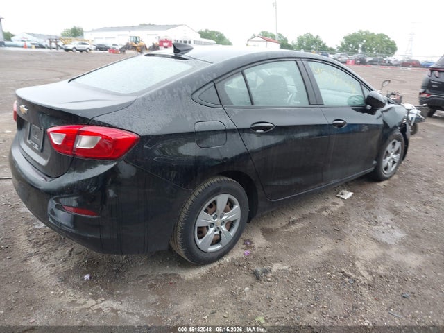 45132048 :رقم المزاد ، 1G1BC5SM0J7170647 vin ، 2018 Chevrolet Cruze Ls Auto مزاد بيع