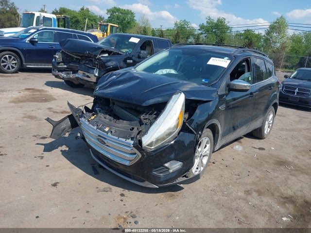 45132258 :رقم المزاد ، 1FMCU0HD3JUA39759 vin ، 2018 Ford Escape Sel مزاد بيع