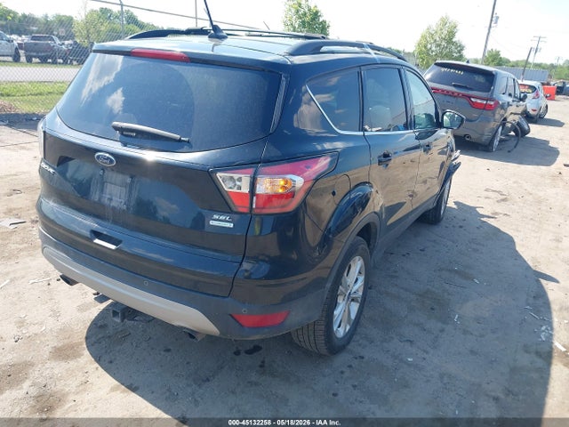 45132258 :رقم المزاد ، 1FMCU0HD3JUA39759 vin ، 2018 Ford Escape Sel مزاد بيع