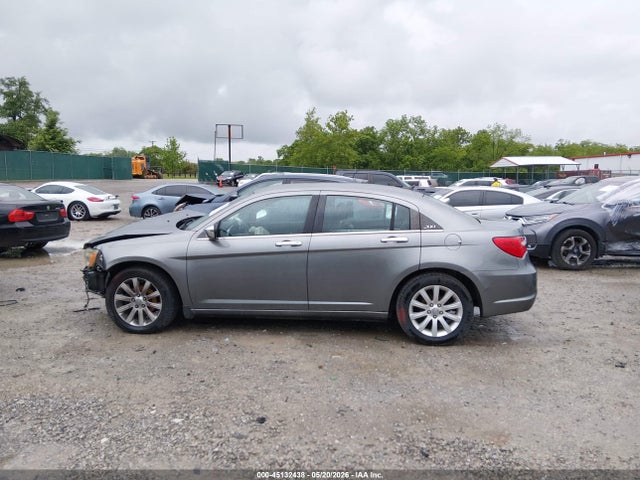 45132438 :رقم المزاد ، 1C3CCBCG6DN751819 vin ، 2013 Chrysler 200 Limited مزاد بيع