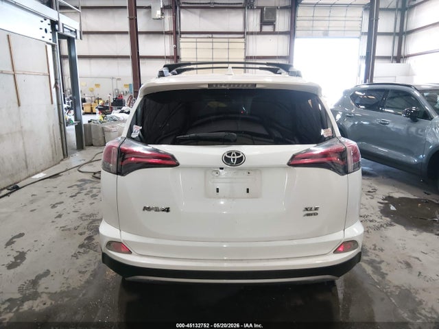 JTMRFREV7JJ189806 Toyota Rav4 Xle