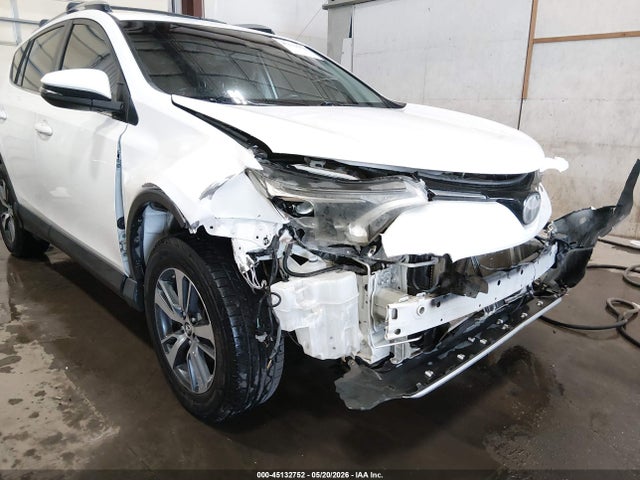 JTMRFREV7JJ189806 Toyota Rav4 Xle