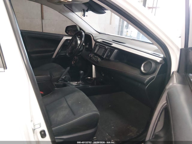JTMRFREV7JJ189806 Toyota Rav4 Xle