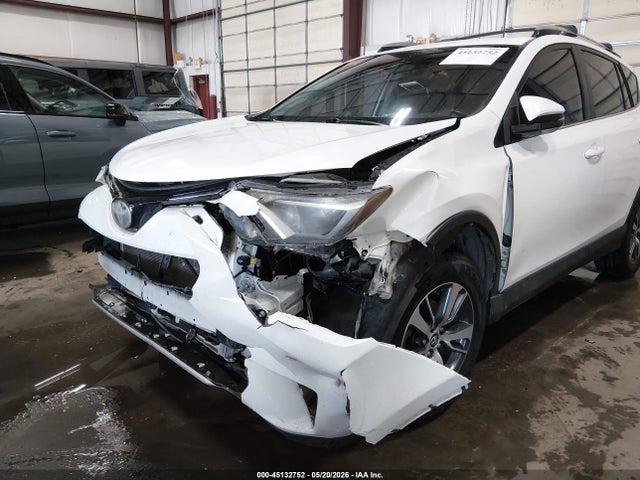 JTMRFREV7JJ189806 Toyota Rav4 Xle