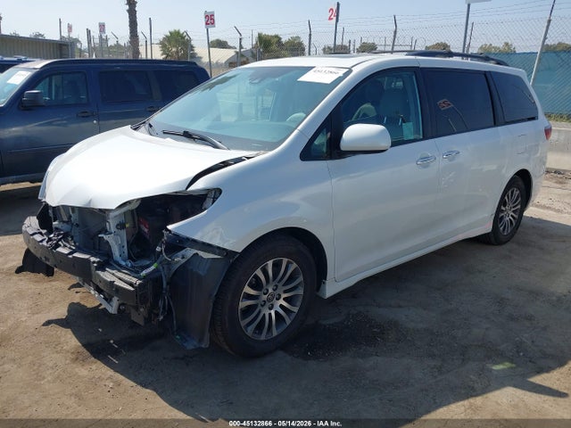 Toyota SIENNA XLE 2020 5TDYZ3DC8LS078137 Image 2