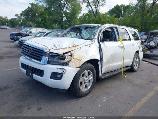 Toyota Sequoia Sr5 2018 5TDBY5G12JS161347 Image 2