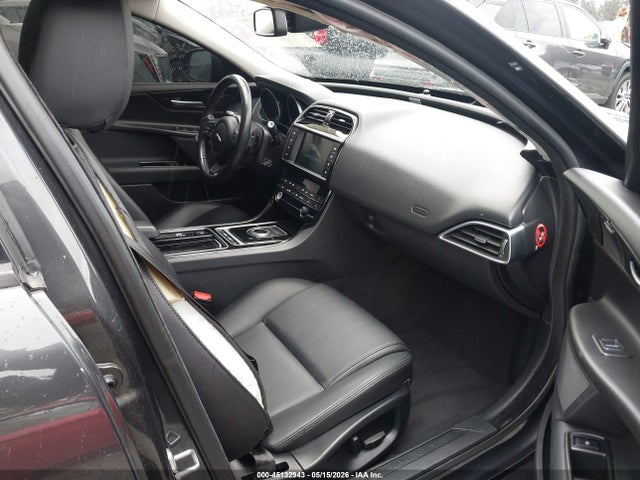 Jaguar Xe 25t Premium 2018 SAJAJ4FX5JCP19971 Image 17