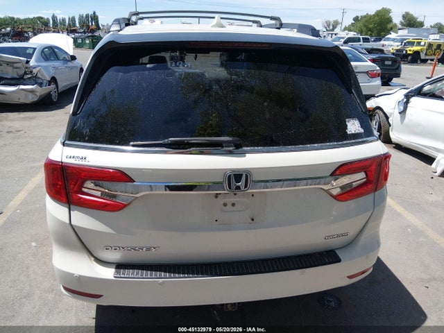 Honda Odyssey Touring 2018 5FNRL6H86JB011650 Image 16