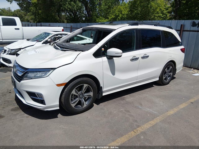 Honda Odyssey Touring 2018 5FNRL6H86JB011650 Image 2