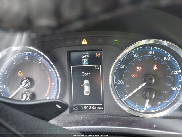 5YFBURHE9HP586667 Toyota COROLLA SE