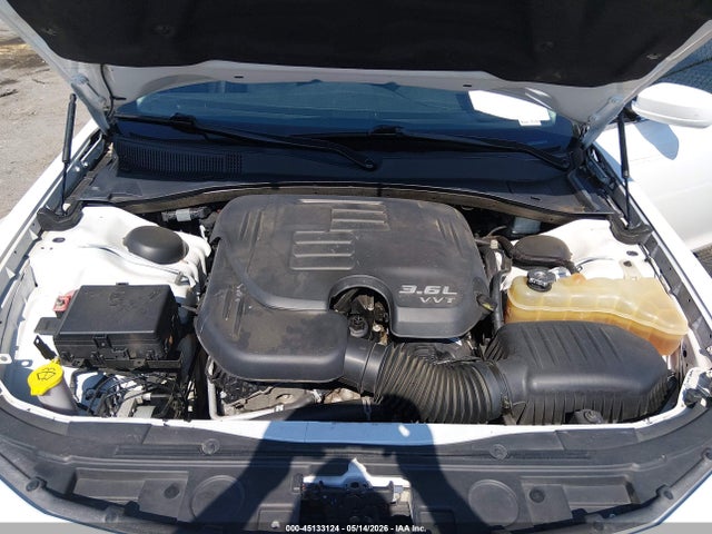 Chrysler 300 Touring L 2018 2C3CCAAGXJH249588 Image 10