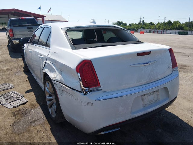 Chrysler 300 Touring L 2018 2C3CCAAGXJH249588 Image 3
