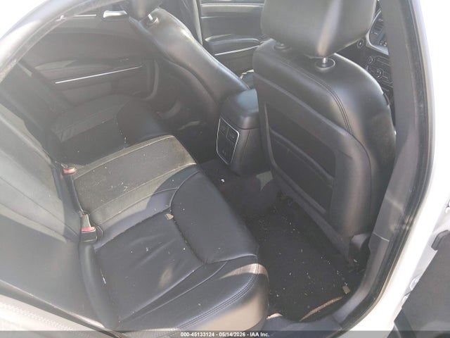 Chrysler 300 Touring L 2018 2C3CCAAGXJH249588 Image 8