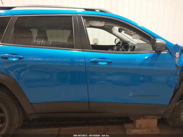 45133573 :رقم المزاد ، 1C4PJMBX8LD628768 vin ، 2020 Jeep Cherokee Trailhawk 4x4 مزاد بيع