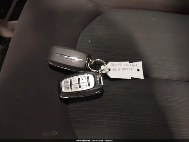 Chrysler Voyager Lx 2022 2C4RC1CG7NR141528 Image 11