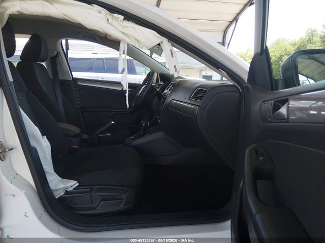 45133897 :رقم المزاد ، 3VWD17AJ9FM306373 vin ، 2015 Volkswagen Jetta 1.8t Se مزاد بيع