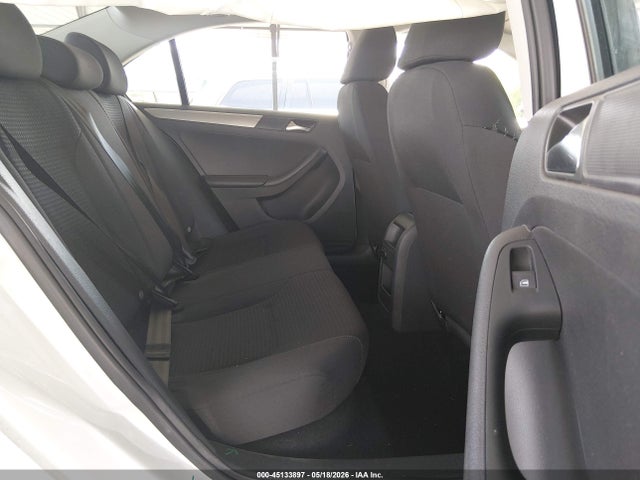 45133897 :رقم المزاد ، 3VWD17AJ9FM306373 vin ، 2015 Volkswagen Jetta 1.8t Se مزاد بيع