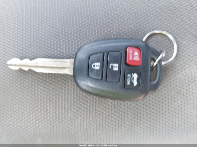 2T1BURHE0GC614452 Toyota COROLLA LE