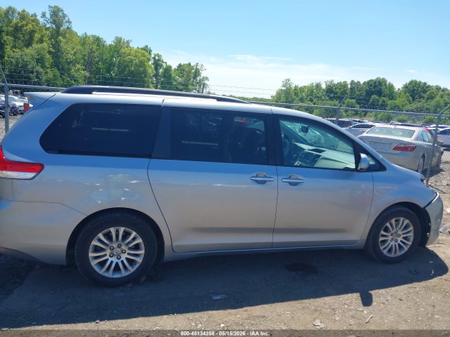 2011 Toyota Sienna Xle V6 მანქანა იყიდება აუქციონზე, vin: 5TDYK3DC6BS114670, აუქციონის ნომერი: 45134258