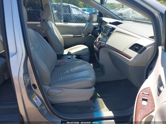2011 Toyota Sienna Xle V6 მანქანა იყიდება აუქციონზე, vin: 5TDYK3DC6BS114670, აუქციონის ნომერი: 45134258