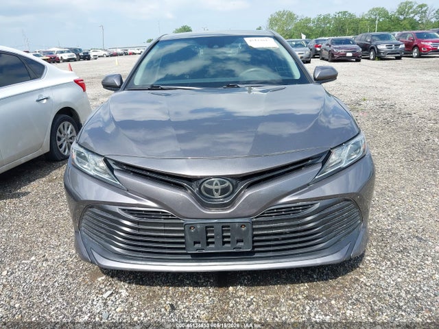 2019 Toyota Camry Le მანქანა იყიდება აუქციონზე, vin: 4T1B11HK5KU685573, აუქციონის ნომერი: 45134613