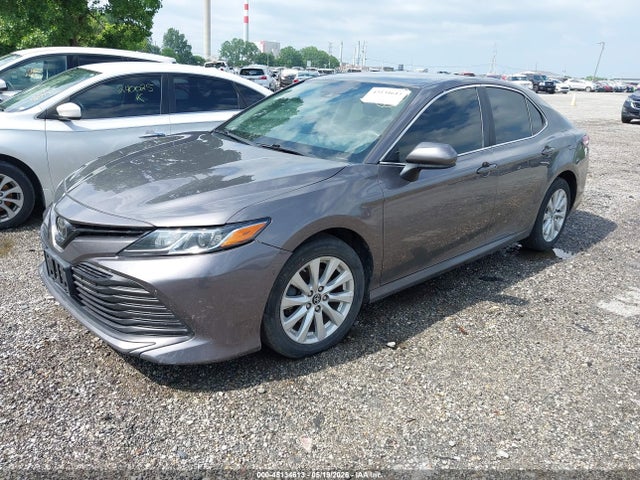 2019 Toyota Camry Le მანქანა იყიდება აუქციონზე, vin: 4T1B11HK5KU685573, აუქციონის ნომერი: 45134613
